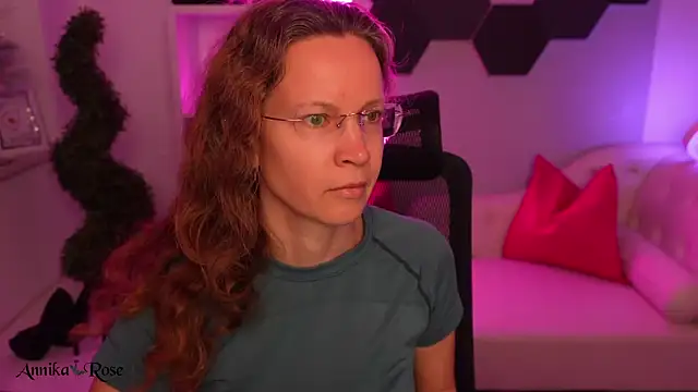 AnnikaRose online show from February 9, 2026, 6:50 am