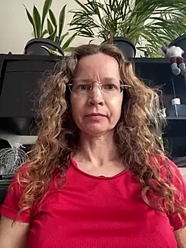 AnnikaRose online show from April 7, 2026, 7:09 am