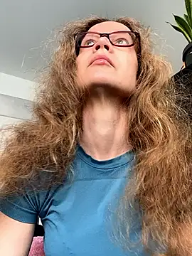 AnnikaRose online show from April 16, 2026, 5:52 am