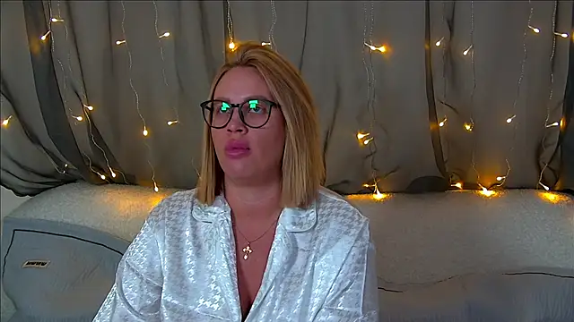 MariaNeumann online show from October 26, 2025, 6:25 pm