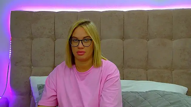 MariaNeumann online show from November 12, 2025, 6:36 am