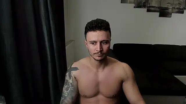 Snapshot of Richarddarell1 chatting on June 9, 2026, 5:08 am Richarddarell1 online show from June 9, 2026, 5:08 am