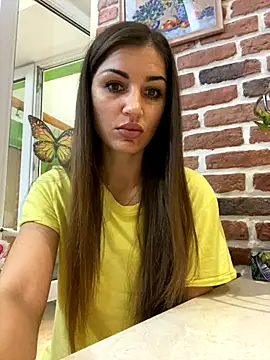 Snapshot of Lanaa19 chatting on October 15, 2025, 10:15 am Lanaa19 online show from October 15, 2025, 10:15 am