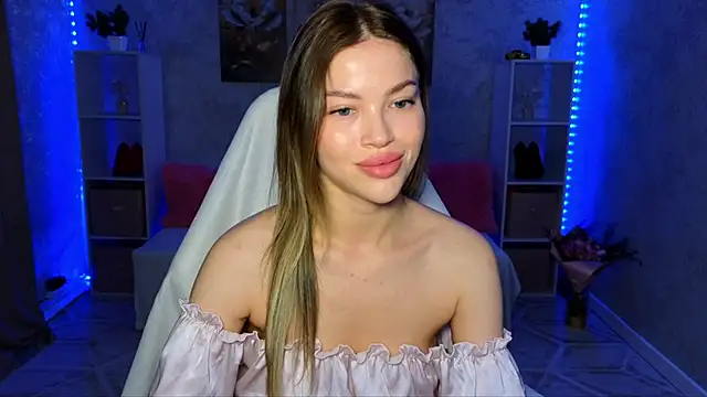 EmmyMills online show from June 20, 2026, 9:06 pm