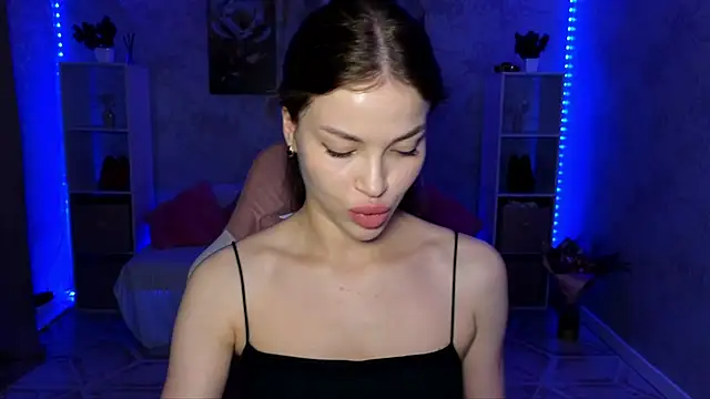 EmmyMills online show from June 23, 2026, 11:58 pm