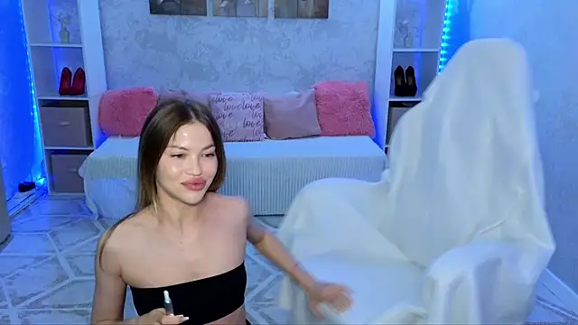 EmmyMills online show from June 25, 2026, 11:31 pm