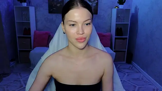 EmmyMills online show from June 28, 2026, 8:04 pm