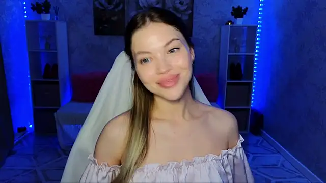 EmmyMills online show from June 30, 2026, 9:49 pm