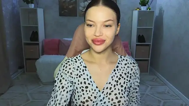 EmmyMills online show from July 14, 2026, 12:46 am