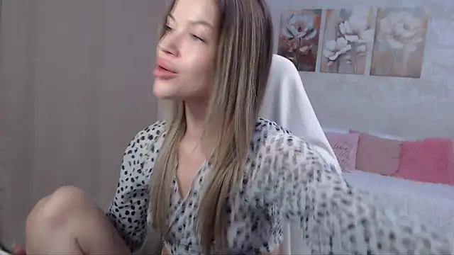 EmmyMills online show from July 18, 2026, 9:07 pm