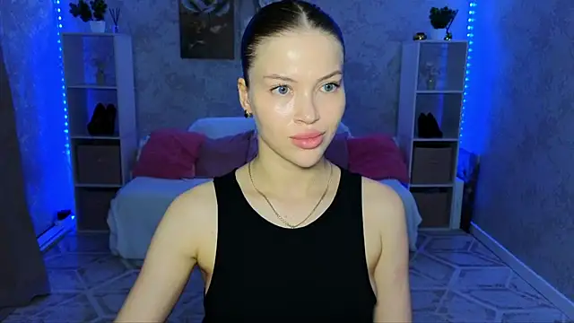 EmmyMills online show from August 1, 2026, 9:03 pm