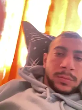 Snapshot of emea4 chatting on April 4, 2026, 2:14 pm emea4 online show from April 4, 2026, 2:14 pm