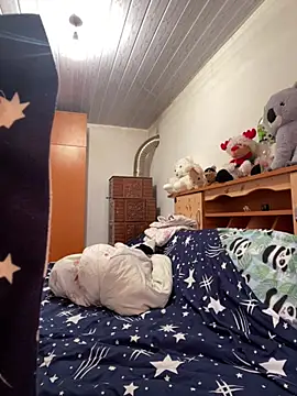 Snapshot of emea4 chatting on April 7, 2026, 8:15 am emea4 online show from April 7, 2026, 8:15 am