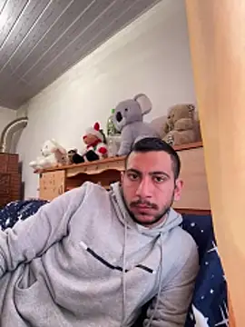 Snapshot of emea4 chatting on April 8, 2026, 3:12 pm emea4 online show from April 8, 2026, 3:12 pm