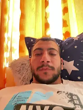 Snapshot of emea4 chatting on April 16, 2026, 9:54 am emea4 online show from April 16, 2026, 9:54 am