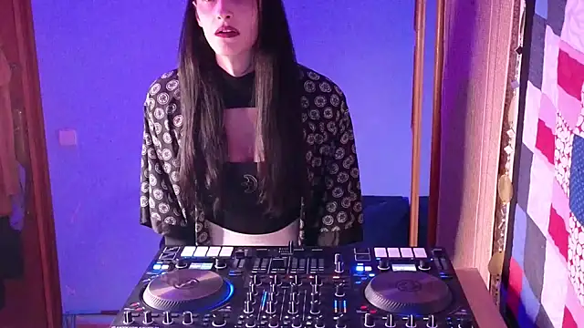 MemiKouki online show from March 15, 2025, 7:48 pm