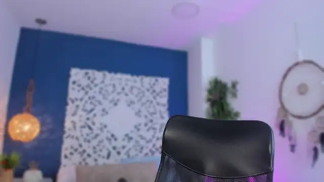 Snapshot of BellaHarllow chatting on February 19, 2026, 7:21 pm BellaHarllow online show from February 19, 2026, 7:21 pm