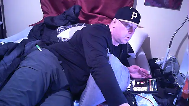 Mic Oxinner online show from October 9, 2025, 9:02 pm