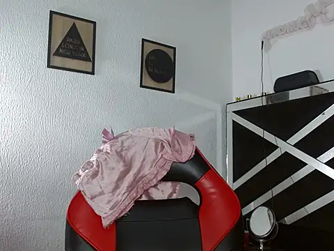 elizabeth mature23 online show from April 14, 2026, 1:06 pm