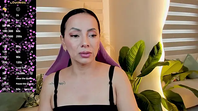 veronika naughty online show from February 18, 2026, 2:13 pm