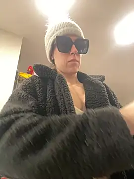 Snapshot of mrs__unknown chatting on February 25, 2026, 4:27 pm mrs unknown online show from February 25, 2026, 4:27 pm