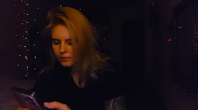 VoluptuousDreams online show from December 16, 2024, 6:16 pm