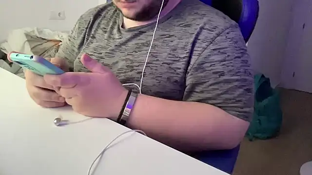 Rafa24324 online show from April 28, 2026, 6:02 pm