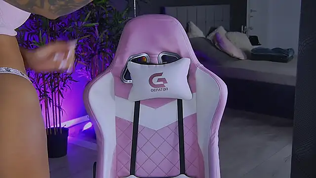 shayblonde online show from December 18, 2024, 8:57 pm