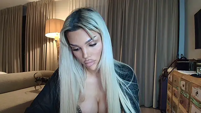 Snapshot of shayblonde chatting on January 8, 2026, 6:43 pm shayblonde online show from January 8, 2026, 6:43 pm