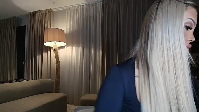 Snapshot of shayblonde chatting on January 14, 2026, 8:03 pm shayblonde online show from January 14, 2026, 8:03 pm