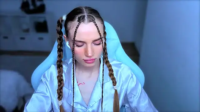 StellaLawless online show from October 8, 2025, 8:28 pm