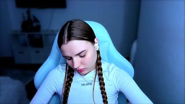 StellaLawless online show from December 4, 2025, 12:14 pm