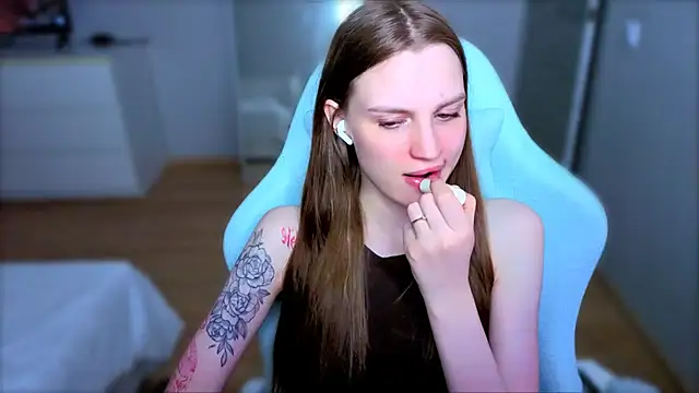 StellaLawless online show from May 10, 2026, 10:26 pm