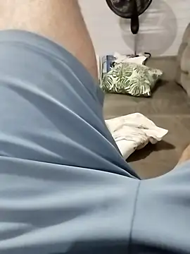 danielsafado222 online show from February 3, 2026, 2:53 am