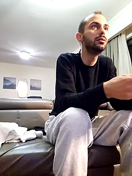 denisxlRo online show from December 14, 2025, 4:34 pm