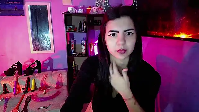 IsisRouse online show from November 11, 2025, 3:45 pm