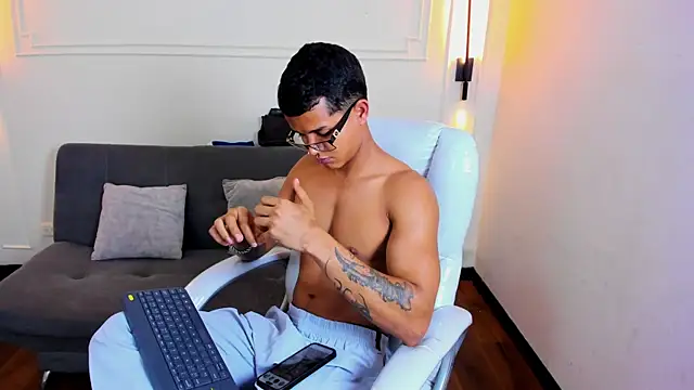 Paradise boy s online show from March 26, 2026, 6:46 pm