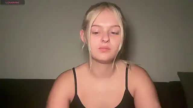 Allylove03 online show from November 9, 2025, 5:11 pm