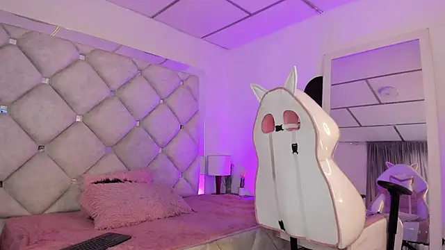 Snapshot of alessiaferry chatting on February 3, 2026, 5:07 pm alessiaferry online show from February 3, 2026, 5:07 pm