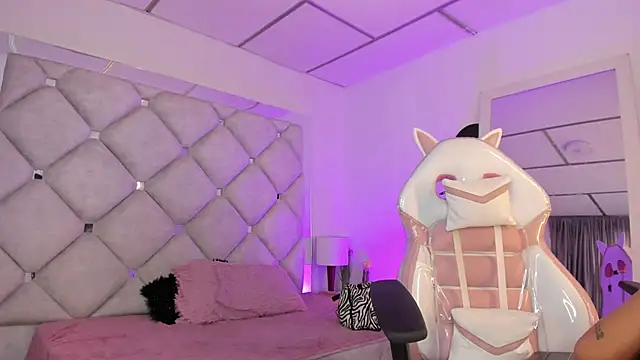 Snapshot of alessiaferry chatting on February 4, 2026, 8:36 pm alessiaferry online show from February 4, 2026, 8:36 pm