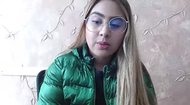 Miabonnett  online show from January 16, 2025, 1:47 pm