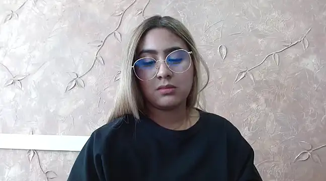 Miabonnett  online show from January 16, 2025, 4:50 pm