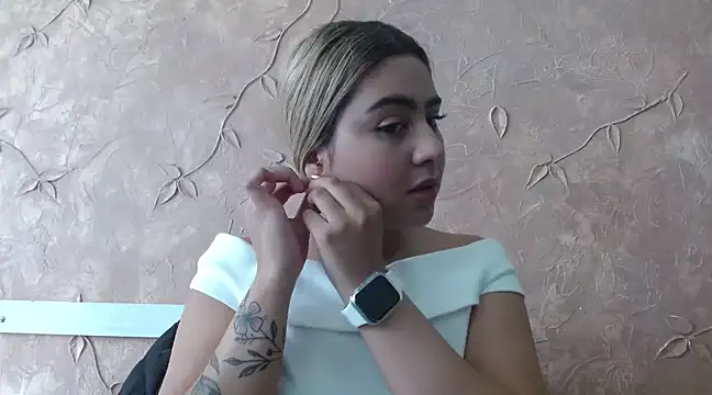 Miabonnett  online show from January 18, 2025, 1:40 pm