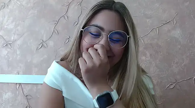 Miabonnett  online show from January 18, 2025, 4:42 pm