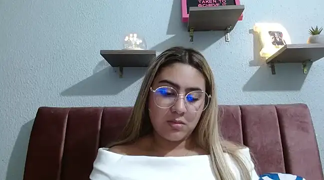 Miabonnett  online show from January 18, 2025, 10:39 pm