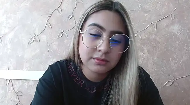 Miabonnett  online show from January 27, 2025, 4:43 pm