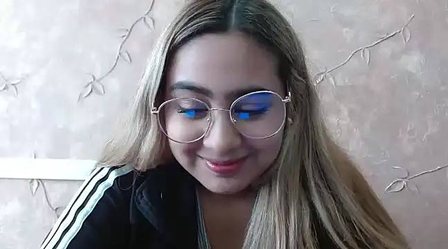 Miabonnett  online show from February 10, 2025, 4:04 pm