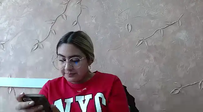 Miabonnett  online show from February 24, 2025, 6:15 pm