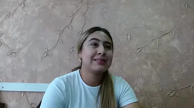 Miabonnett  online show from March 14, 2025, 6:18 pm