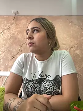 Miabonnett  online show from March 20, 2025, 4:09 pm